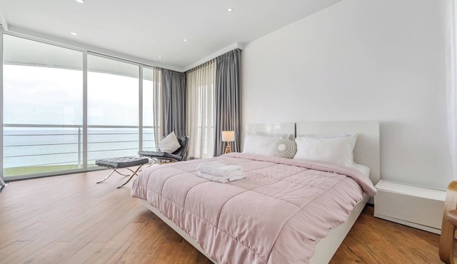 Chill Beachfront Vibes with 3BR Ocean Views & Pool