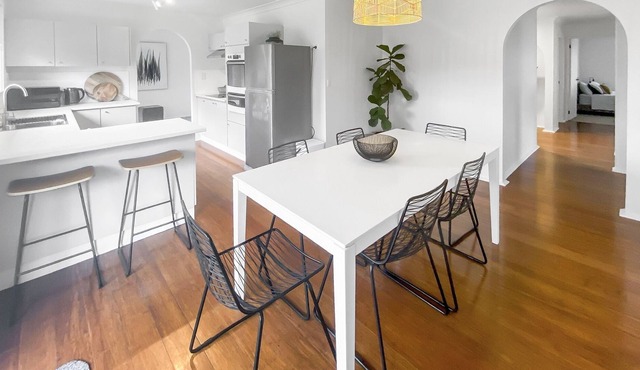 Comfortable 3 bedroom home for families or work