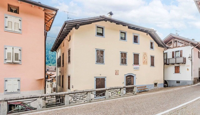 Cosy apartment for 6 people with WIFI and TV