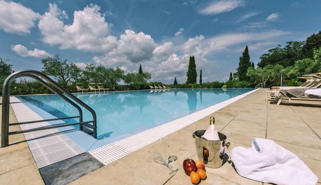 Country House in Tuscany with Pool and Tennis