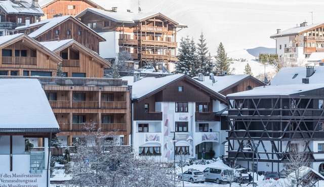 Cozy Apartment "Dolomieu 21" with Mountain View & Wi-Fi