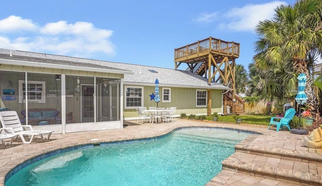 Decked Out: Cozy 3 bedroom beach house with Private Pool, screen porch and
