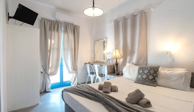 Double Room with View 8: Sea View, Balcony & Air Conditioning
