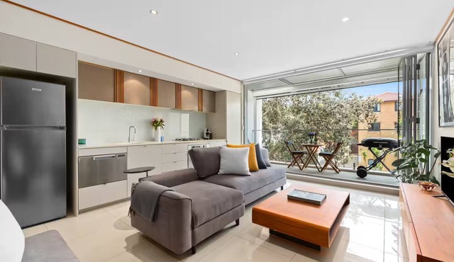 Drews Bondi Beach Pad - Music Inspired