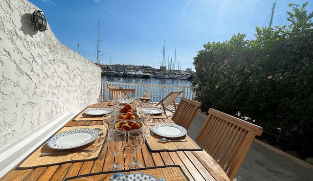 Fisherman house with parking - marina view