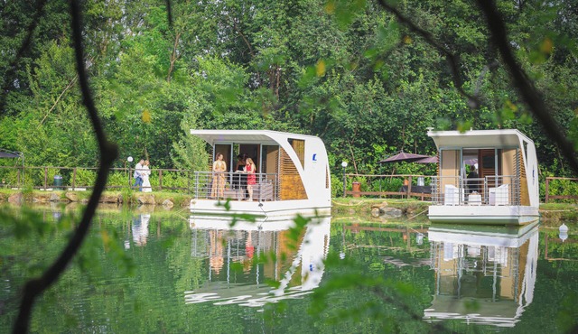 Floating Dream, Houseboat