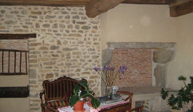 Guest Room “L’Iris” with Private Garden and Wi-Fi
