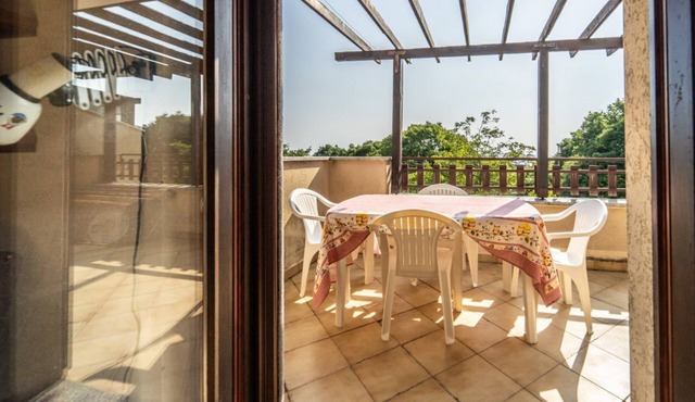 GuestHost - Visogliano Roomy Apt w/Terrace near the Station