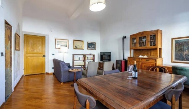 Historic Suite in the Heart of Florence - 3 Rooms, 2 Minutes from the Station