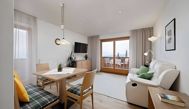 Holiday Apartment 'Appartement Wieser A' with Mountain View, Shared Garden and Wi-Fi