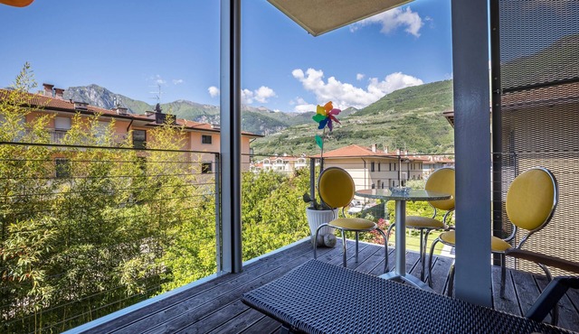 Holiday Speed Apartment with Mountain View, Private Terrace, and Wi-Fi