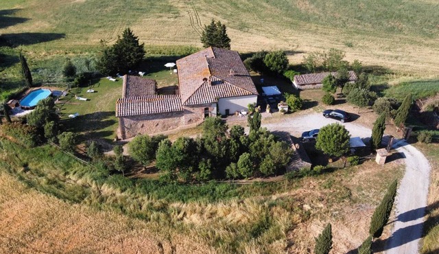 INDEPENDENT VILLA WITH POOL IN THE HEART OF TUSCANY