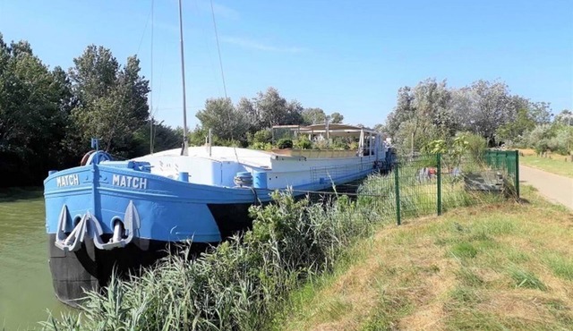 Insolite cabine sur Bateau péniche. Tout le confort, direct nature, proche Arles
