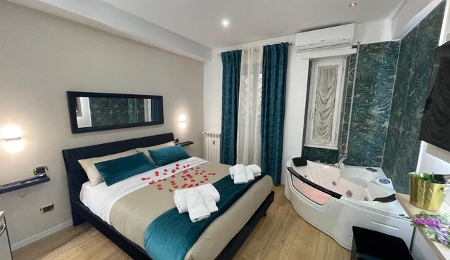 Jacuzzi Suite - Elegant Retreat in Conca D'oro