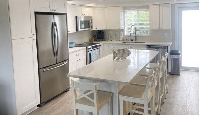 Key Largo Three Level Townhouse on the Ocean Side, great amenities and two pools