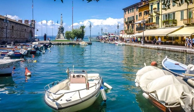 Lakeside studio: the perfect place for a romantic getaway or family vacation