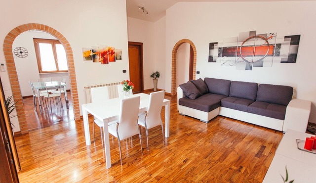 Large appartment near the Airport, private free parking