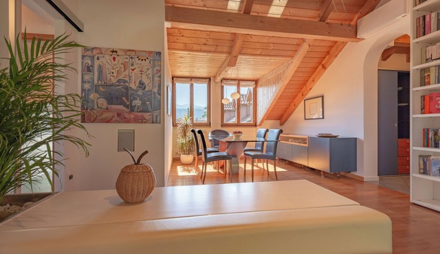 Large, comfortable and very quiet apartment in the center of Kaltern with garage & elevator