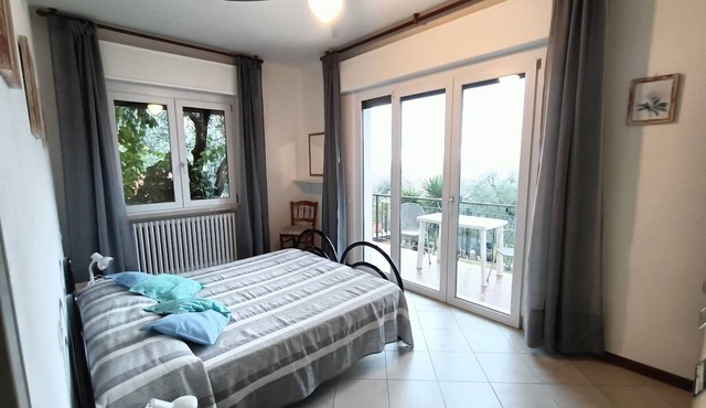 LUNA, wonderful lake view, nature, mountain, relax.pets allowed.