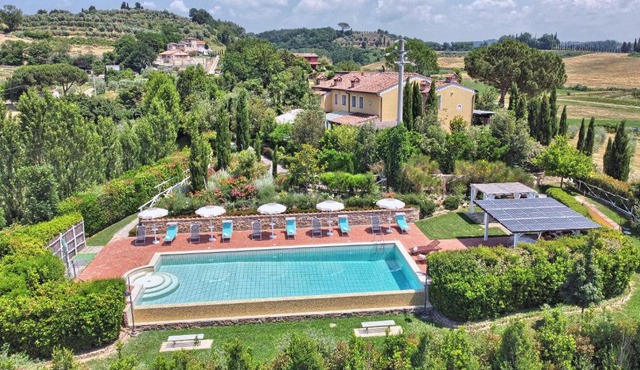 Luxury Villa in Tuscany with Pool near Pisa and Florence - Ten Bedrooms 20 pl