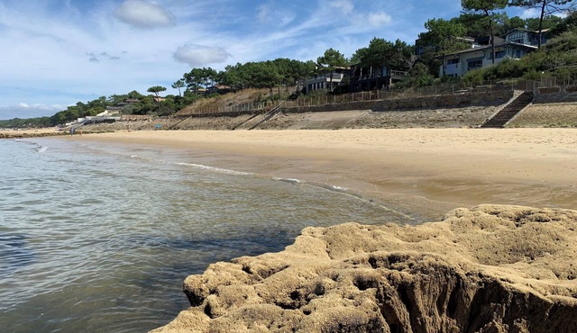 Magnificent villa on 1st line, direct beach access, close to shops