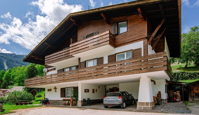 Mantina by Interhome