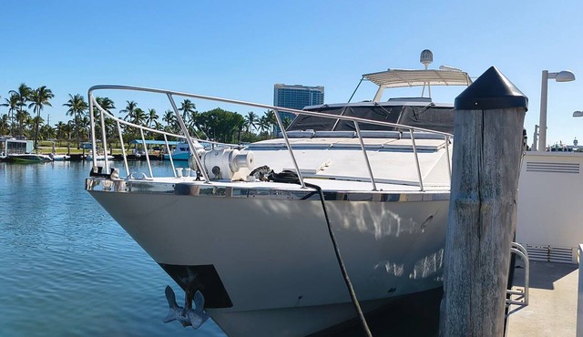 Marvelous 4-bedroom boat with AC in Miami Beach