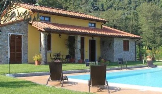 Massa Pisana: Villa with pool and big garden at only 3 km far from the centre