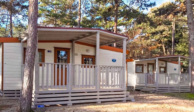 Mobilehome with swimming pool