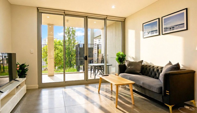 Near Olympic Park 3B | Courtyard 2 Baths + Parking