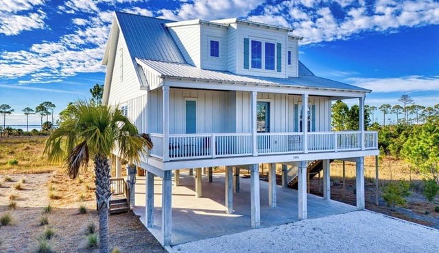 NEW Bayside Bliss - Sunset View - Private dock access to bay - Close to Beach