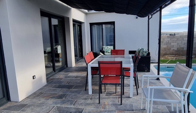 NEW VILLA BETWEEN SEA AND COUNTRYSIDE