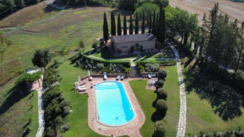Podere delle Querce Dimora romantica con piscina immersa nello splendido paesaggio toscano delle Crete Senesi