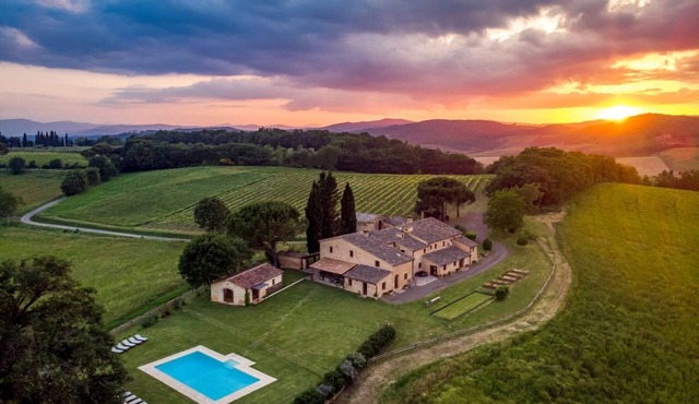 Podere Maiano - Private Pool Villa with 9 Bdrs and Spa