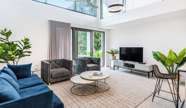 Premium Beachside apartment living in Coogee- E7