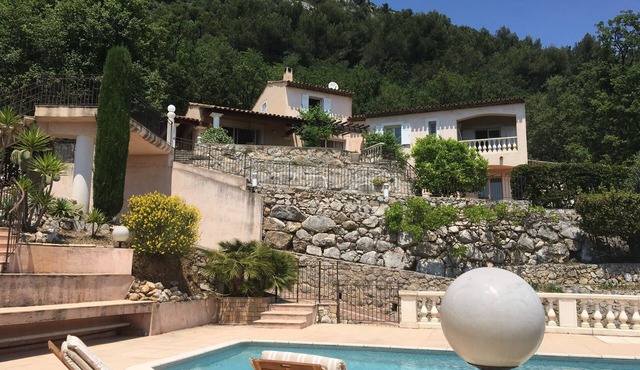 Quiet, comfortable studio with a panoramic view of The French Riviera