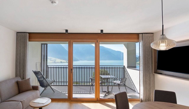 Residence Froy Apartment 10 – Lake View, Whirlpool & Breakfast Included