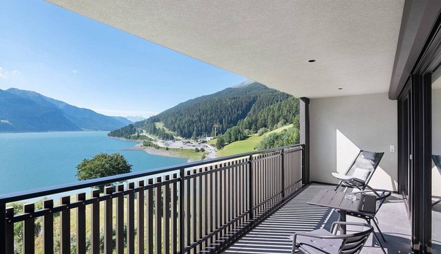 Residence Froy Apartment 5 – Lake View, Whirlpool & Breakfast Included