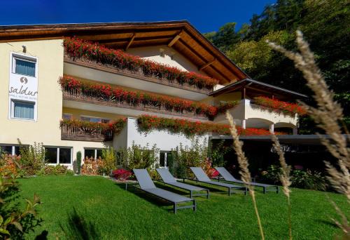 Saldur Small Active Hotel