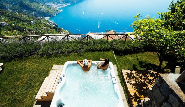 Sea View Villa in Ravello with lemon pergola, gardens & jacuzzi -ideal for elope