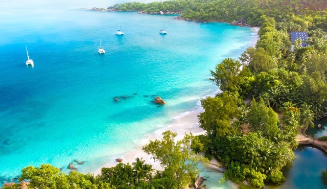 Seychelles Sun-Soaked Sailing: A Pristine Beach Experience from Praslin