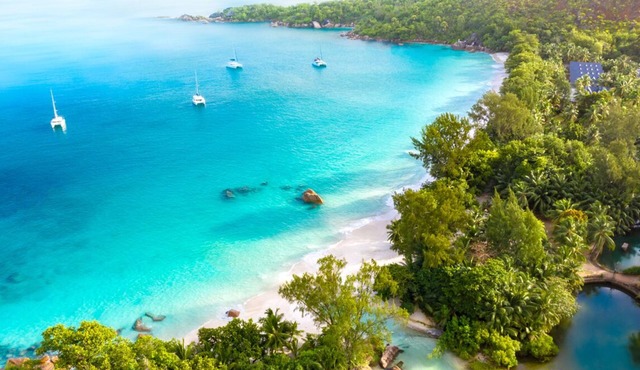 Seychelles Sun-Soaked Sailing: A Pristine Beach Experience from Praslin