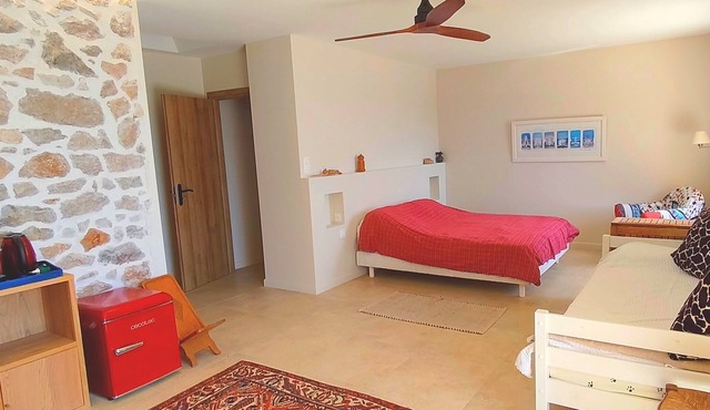 Single room located at the foot of the Baou de St-Jeannet