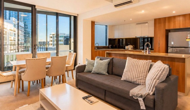 Spacious 2BR/2BA | Balcony, Parking, Marina Sq