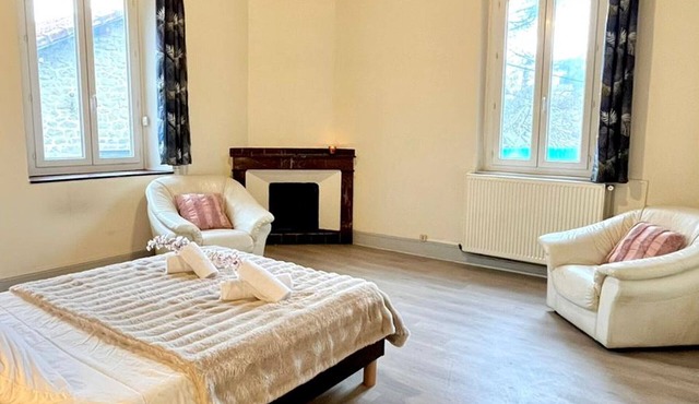 Spacious city center apartment - 7 guests