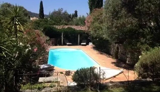 Spacious villa just a stone's throw from the village center and the sea