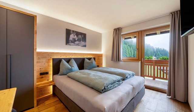 Studio Apartment 'Apartment Ocher' with Mountain View, Shared Garden and Wi-Fi