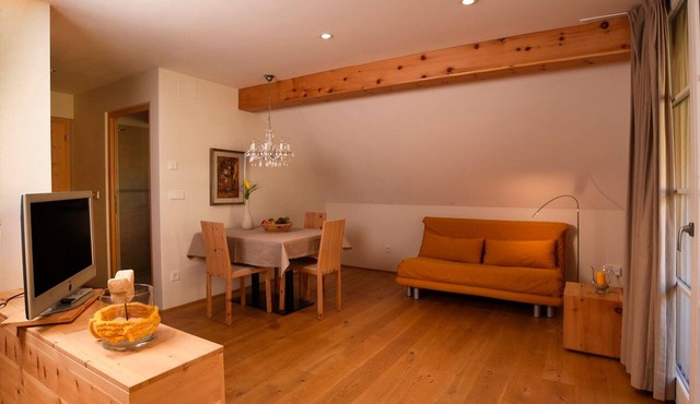 Studio Apartment "Rosengartnerhof Vorberg" with Mountain View, Shared Pool & Wi-Fi