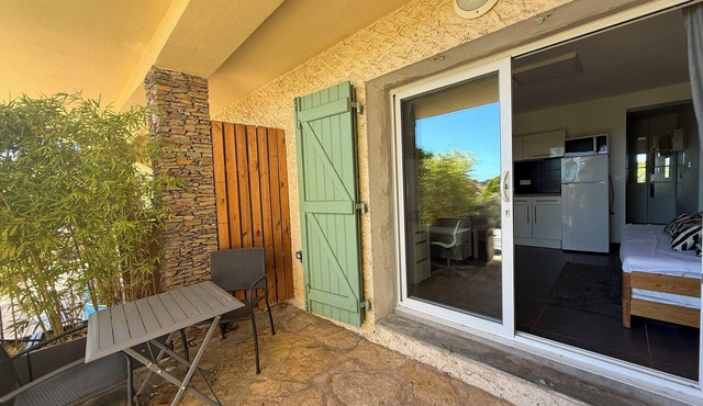 Studio climatisé avec terrasse au calme - La Garde