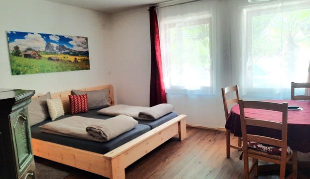 Studio Apartment 'Peter Paul Domblick Erdgeschoss' with Mountain View and Shared Garden